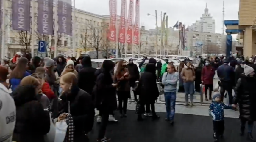 В Воронеже эвакуировали посетителей трех торговых центров