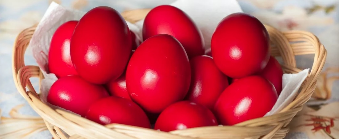 Пасхальные яйца красные