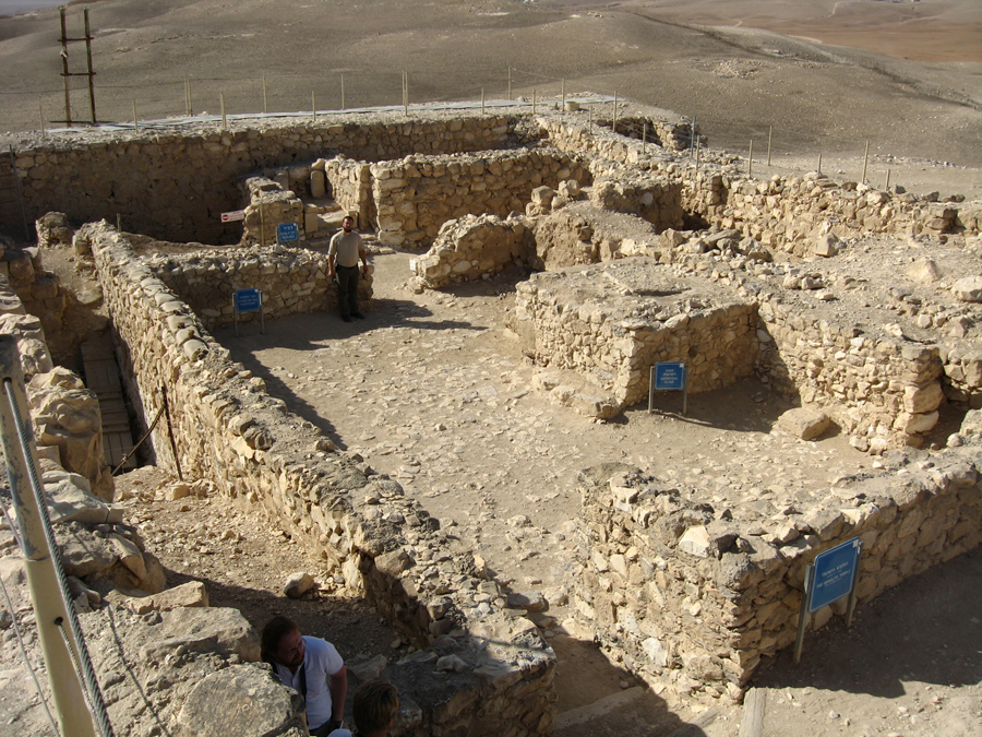 11_Руины храма Яхве в Араде